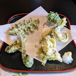 郷土料理ともん - この日は全席が近い時間帯にスタートしたのでかなり大変だったと思います。特に天ぷらはかなりバタバタしたことでしょう。