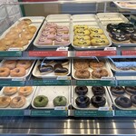 クリスピー クリーム ドーナツ - 料理写真:内観