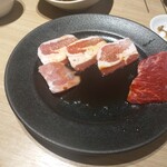 Yakiniku Shibaura - 残りは豚×3に、牛、鶏。適量で良い肉を広く味わうのに佳き、