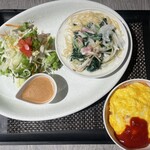 ポルト - 本日のランチ(クリームパスタ、オムライス、サラダ)なかなかのボリュームﾍ(ё_ё)ﾉ ﾜｰｲ