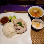 ASIAN TAWAN168 カレッタ汐留店 - Cランチセット全景