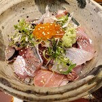 Shokusai Makoto - ばらちらし
                        ご飯は人肌の酢飯、刺身にはしっかりと仕事の跡が
                        蛍烏賊も入っとった