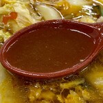 彩華ラーメン  - サイカラーメンのスープ
