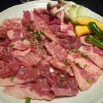 焼肉 やまと - ファミリーセットのカルビ・あバラ・ハラミ・野菜