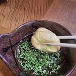 明石焼　ウタ - 出汁に付けていただきます。