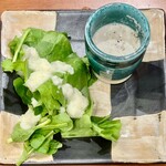 焼鳥 せきね - 最初はお通しのきのこのポタージュ＆法蓮草とルーコラのサラダのセット