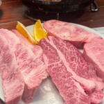 炭火焼肉ばら屋 - 綺麗なお肉