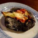 ウエストパパ - 竹墨のミニピッツァ・生のモッツァレラチーズとタラの芽をあしらって