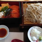 Tsutsuji Gaoka Kantorikurabu - 鮭とイクラの親子丼と大盛り蕎麦 2,200円