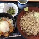 そばの神田 - 冷たいぶっかけそばとミニ鶏そぼろ丼