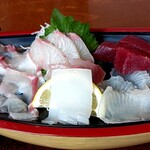 Sushi Sakana Dokoro Ajiro - お刺身とても美味しいです