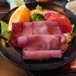 竹生 - サラダもお肉増々で贅沢ですよね