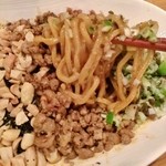 逸品坊 - ナッツ・挽肉ぎっしり！スパイス感も満載で香ばしい…！