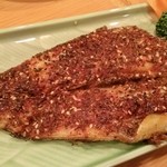 逸品坊 - 表面に大量のクミンシードを掛けて焼いている！