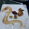 Suirin - たまり醤油で描かれた龍　鶏レバーの焼物　手羽先の詰め物　豚耳