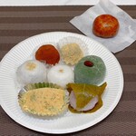 Inoue Koyoan - The two dishes in the center left of the front plate are from Inoue Koyoan.