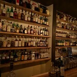 River - 壁一面のお酒