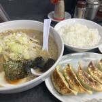 ハッスルラーメン ホンマ - ハッスルラーメン＆餃子セット