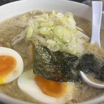 ハッスルラーメン ホンマ - 煮卵サービス♪