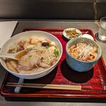 らぁー麺 なかじま - 特上海老雲呑麺チャーシューえびわんたん入り、チャーシューごはん①