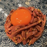 炭火焼肉ホルモン うしごろ 中目黒店 - 極上月見ハツユッケ