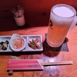 Shin raku - 乾杯～。突き出しも美味しい！