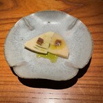 TOM Curiosa - 甘味を感じる筍にアンチョビの塩味とオリーブオイルの華やかな香りとなめらかさ