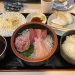 土浦魚市場 - マグロ食べ放題。¥1,500。
