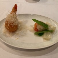 北京宮廷料理 涵梅舫 - 海老料理二種　どちらの海老もプリプリで絶品です！