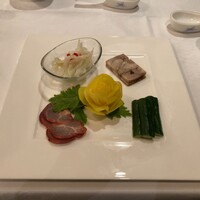 北京宮廷料理 涵梅舫 - 前菜の盛り合わせ