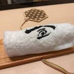 Sushiya Nobu - 箱の中は熱いおしぼり