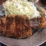 豚カツ かつみ - とんかつの厚み3cmぐらいあります