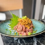 なんか喰ぃ亭 - 和牛ウニとろユッケ