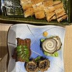 Sumiyaki Unagi No Uoi - 鰻３種盛り１６５０円、白焼き半身２４００円。白焼きの鰻は、パリパリの表面と口に入れた時のフワフワ感がたまりません（╹◡╹）（╹◡╹）