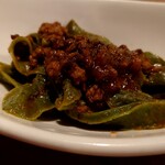 ウエストパパ - 手打ちほうれん草のパッパルデッレ、猪のラグーソース