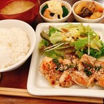 パルファン - 鶏肉の香味焼きメイン、エビタルタル、肉じゃが