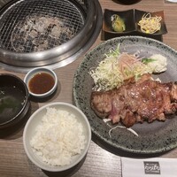 焼肉・しゃぶしゃぶ たちばな ヒルトンプラザイースト店 - 