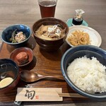 びぜん - 馬もつ煮定食