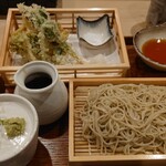 蕎麦の実 - 二八そばと春野菜の天ぷら