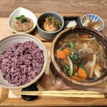 Gohansusumu - けんちん汁は、きのこたっぷり。他にミニハンバーグ・味付け玉子・大根おろし柚子（真似したい）・わらび餅。