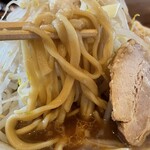 麺屋 小十郎 - 『ラーメン並盛ニンニクヤサイマシ』の麺