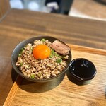 らぁ麺 紫陽花 - 黒豚そぼろの卵かけご飯(限定)