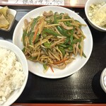 盛喜福 餃子酒場 - チンジャオロース定食