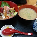 カネセイ - 海鮮づけ丼と豚汁セット