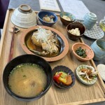 食堂 おわん - 魚は鯛カマの煮付け