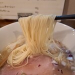 Ramen Suzumushi - 麺リフト。