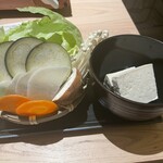 HAJIME - まずセットの野菜から。鍋が軽くフツフツして来たら全部鍋に投入します。