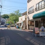 サン・ペルル - 店の前に看板