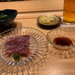 Sushi Takumi - 気仙沼沖で上がっニタリ(似たり)鯨の尾の身。自家製の甘い醤油をつけて頂くととろけます。