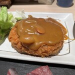 黒さわ - コロッケにカレー掛けとは有りそうで無いご飯が進む一品チョイス